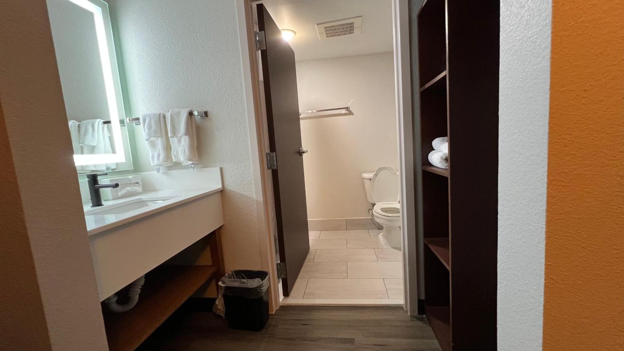 Country Inn & Suites By Radisson, Lsu - Medical Corridor Baton Rouge Exteriör bild